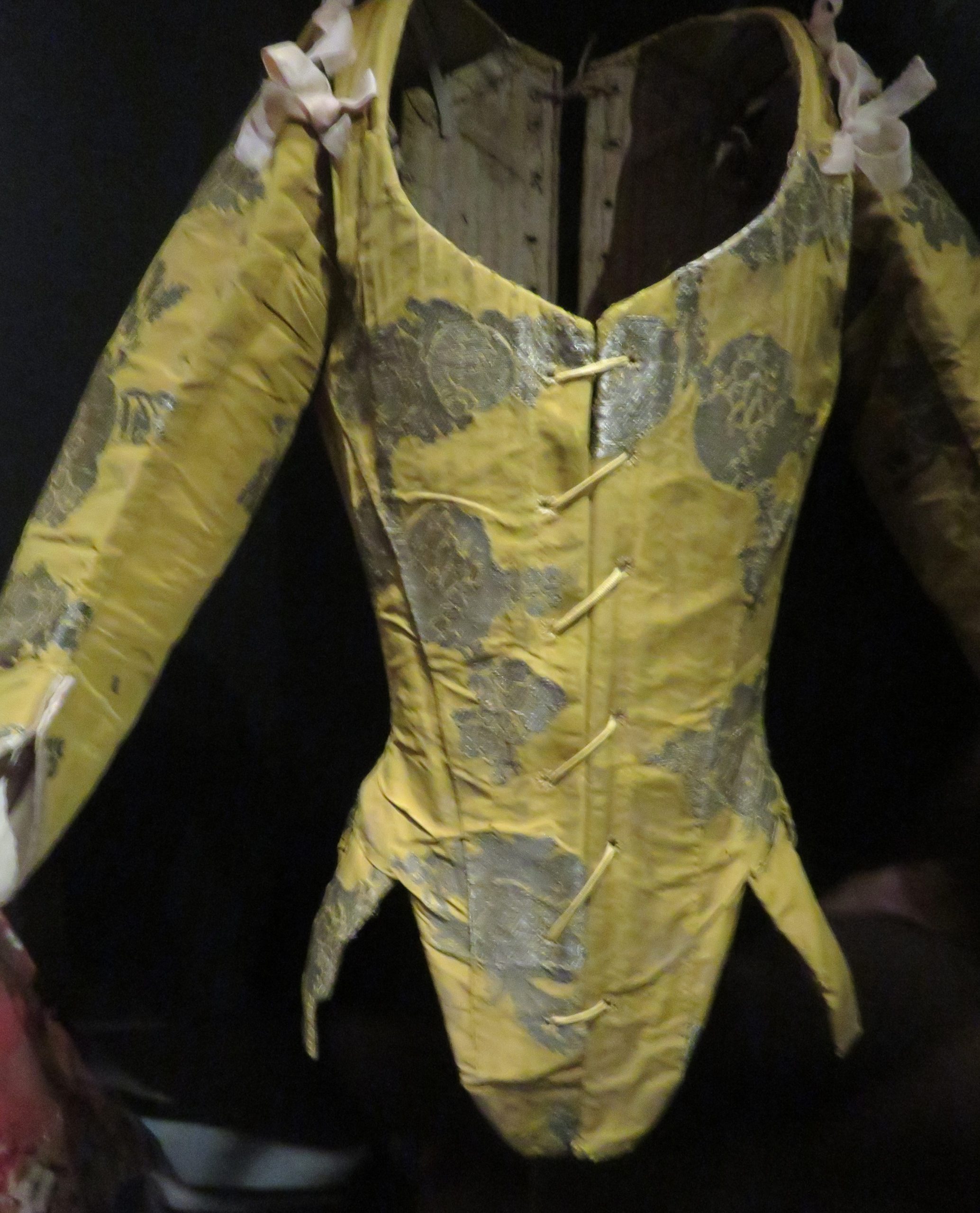 Corset XVIIIème au Musée Galliera